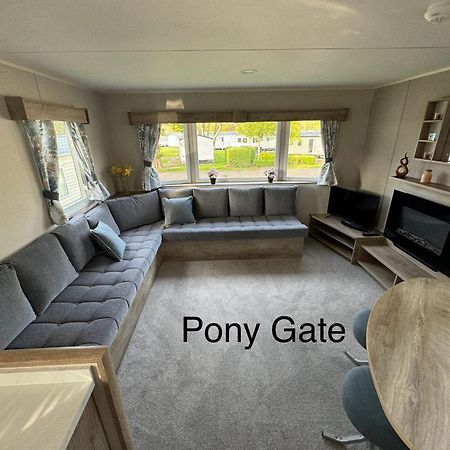 Pony Gate Caravan On Haggerstone Castle West Lawn Berwick Upon Tweed Exterior photo